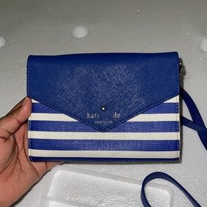 Small Kate Spade crossbody purse